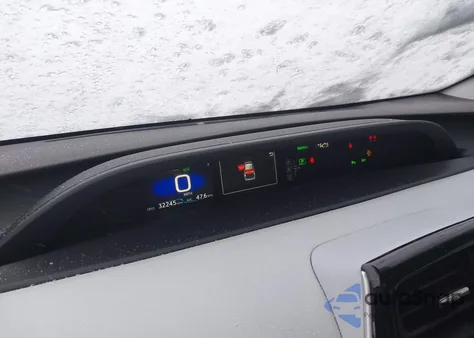 2021 Toyota Prius Le z USA, uszkodzony, nr VIN JTDKAMFU3M3141978